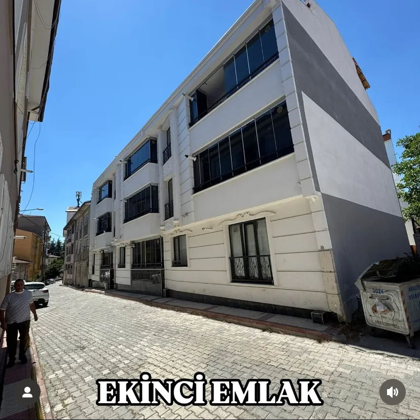 Cumhuriyet Caddesinde 1+1 Lüks Daire