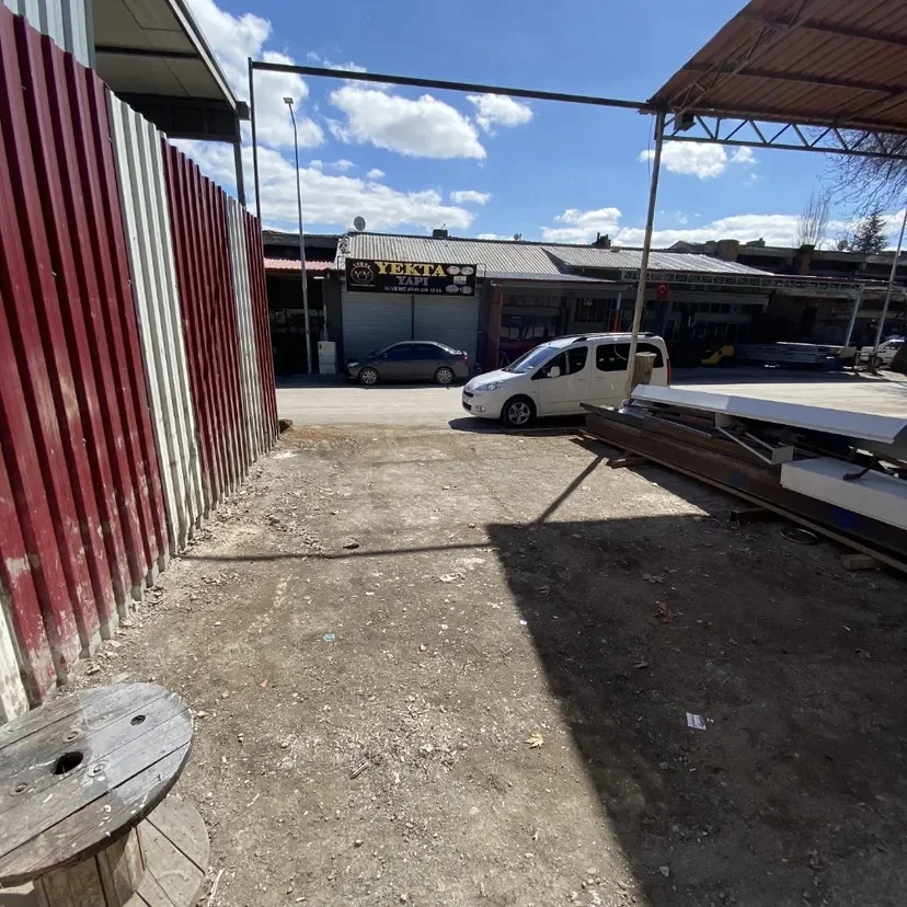 Merzifon Eski Sanayi Sitesin’de  Dükkan