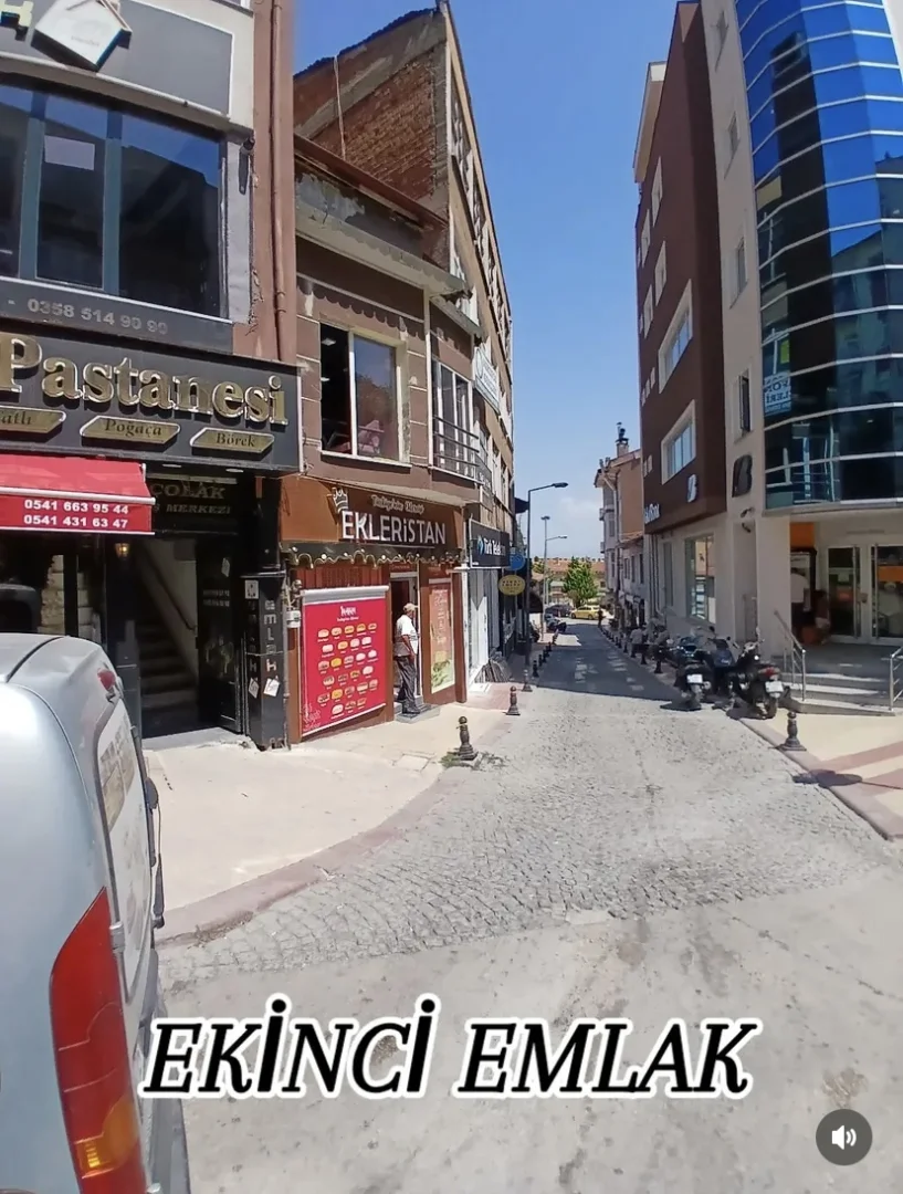 Cumhuriyet Caddesinde Çarşı Merkezde İş Yeri