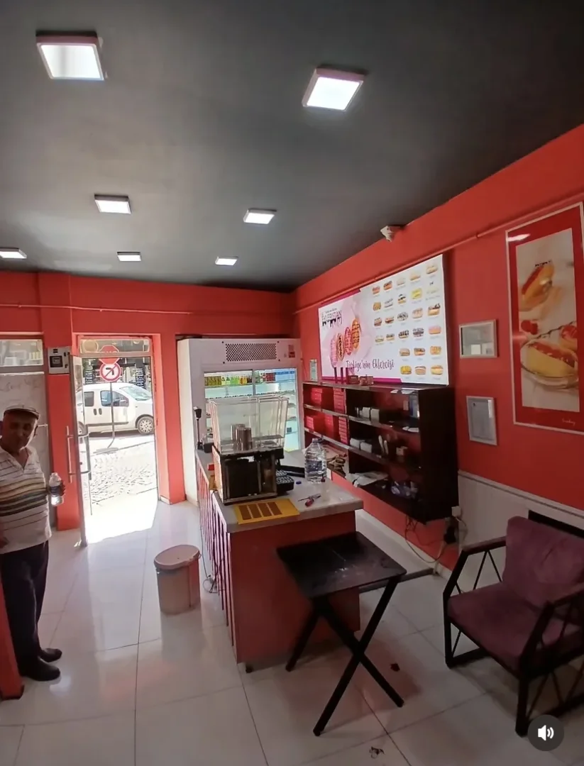 Cumhuriyet Caddesinde Çarşı Merkezde İş Yeri