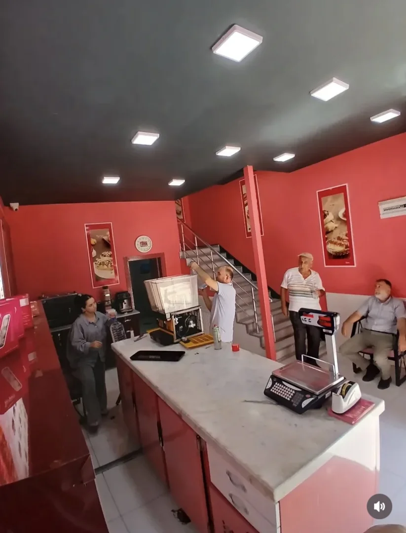 Cumhuriyet Caddesinde Çarşı Merkezde İş Yeri