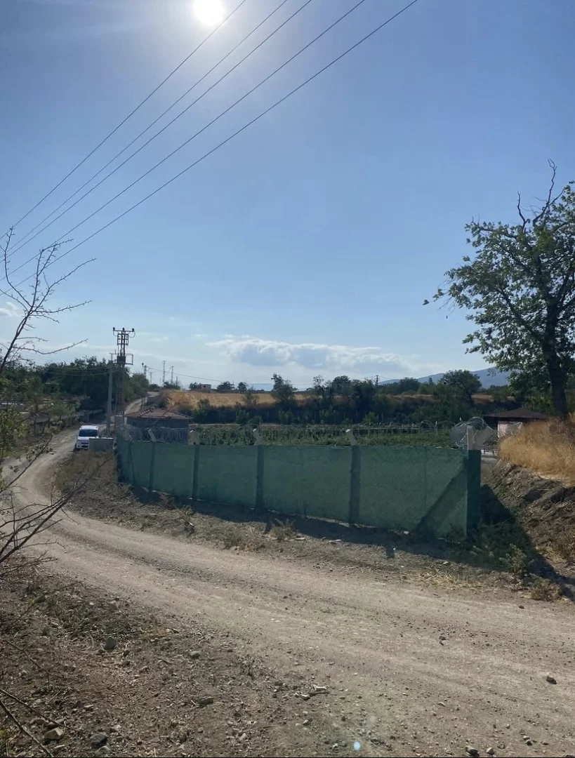 Nusretiye Mahallesi Çalıgöz Sokakta Yol Kenarı BAĞ