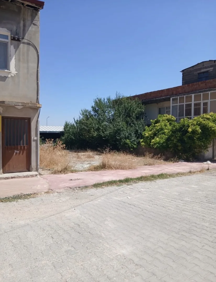 KÜMBETHATUN MAHALLESİNDE TİCARİ RUSSATLI ARSA