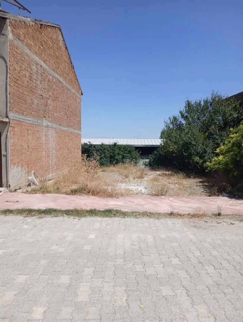 KÜMBETHATUN MAHALLESİNDE TİCARİ RUSSATLI ARSA