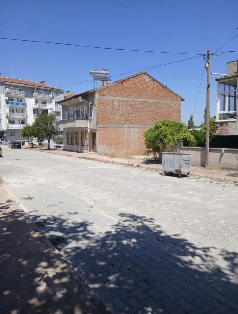 KÜMBETHATUN MAHALLESİNDE TİCARİ RUSSATLI ARSA