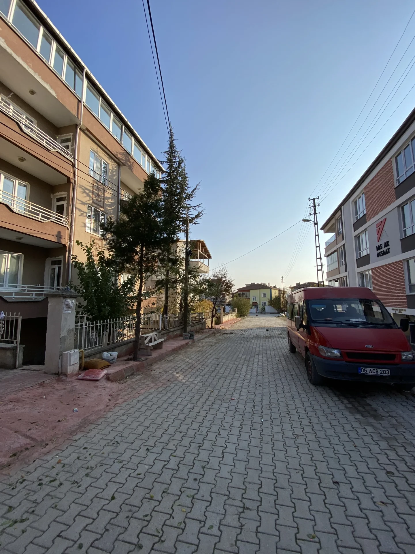 BAĞLAR BAŞI MAHALLESİ / AİLE APARTMANI