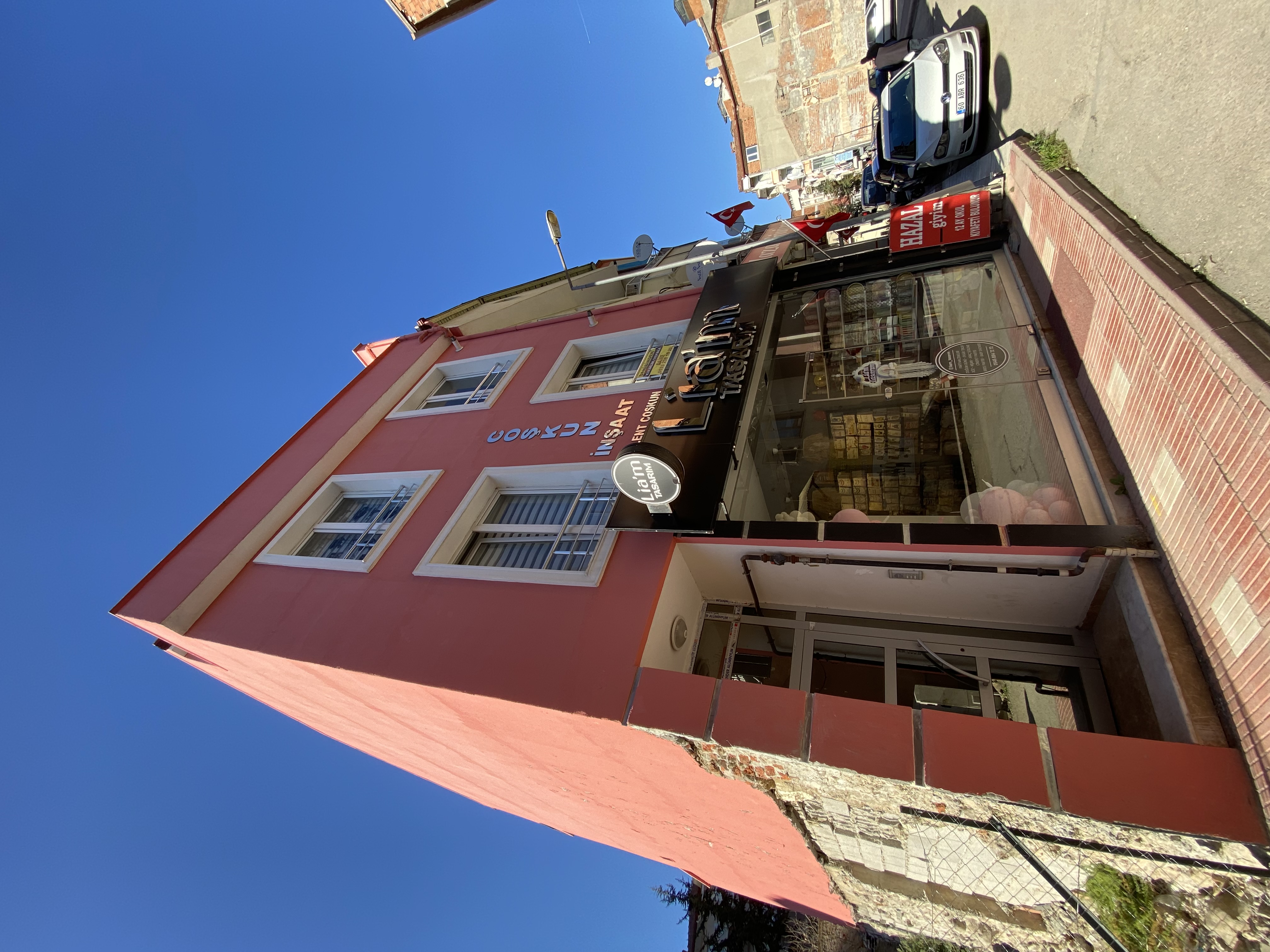 2+0   CUMHURİYET CADDESİ CAMİCEDİR SOKAK / MERZİFONUN GÖZ BENEĞÜNDE