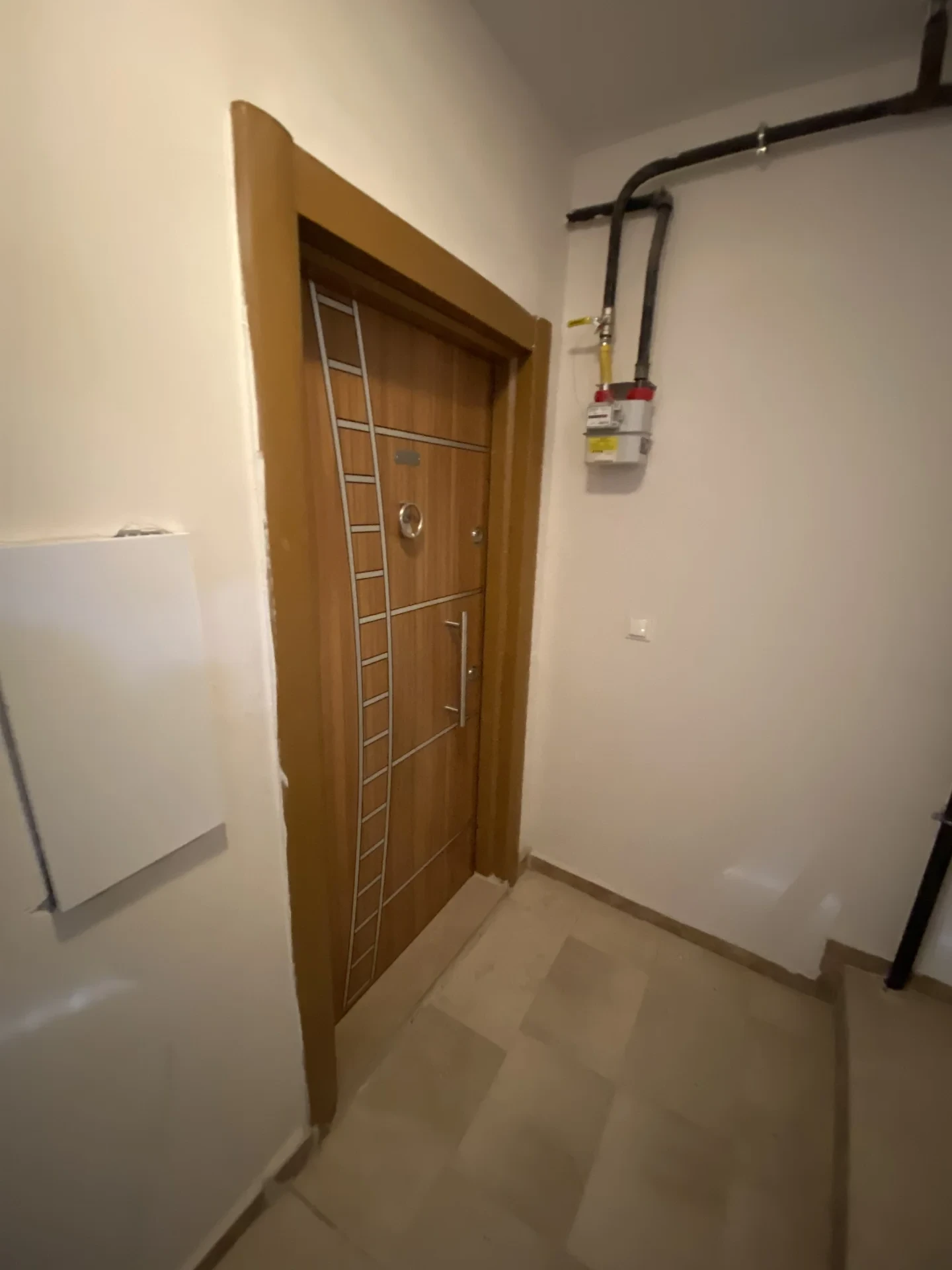 2+0   CUMHURİYET CADDESİ CAMİCEDİR SOKAK / MERZİFONUN GÖZ BENEĞÜNDE