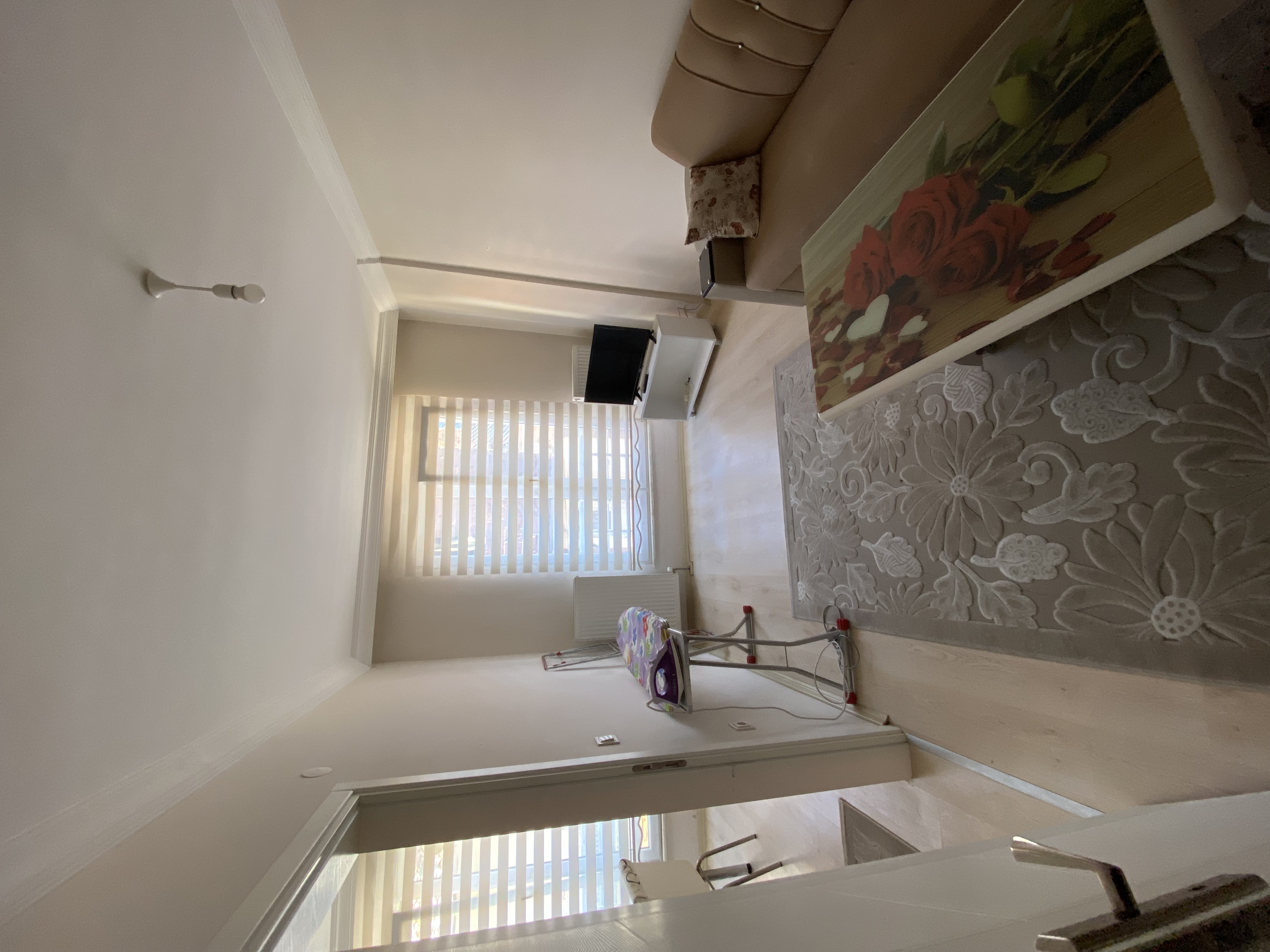 2+0   CUMHURİYET CADDESİ CAMİCEDİR SOKAK / MERZİFONUN GÖZ BENEĞÜNDE