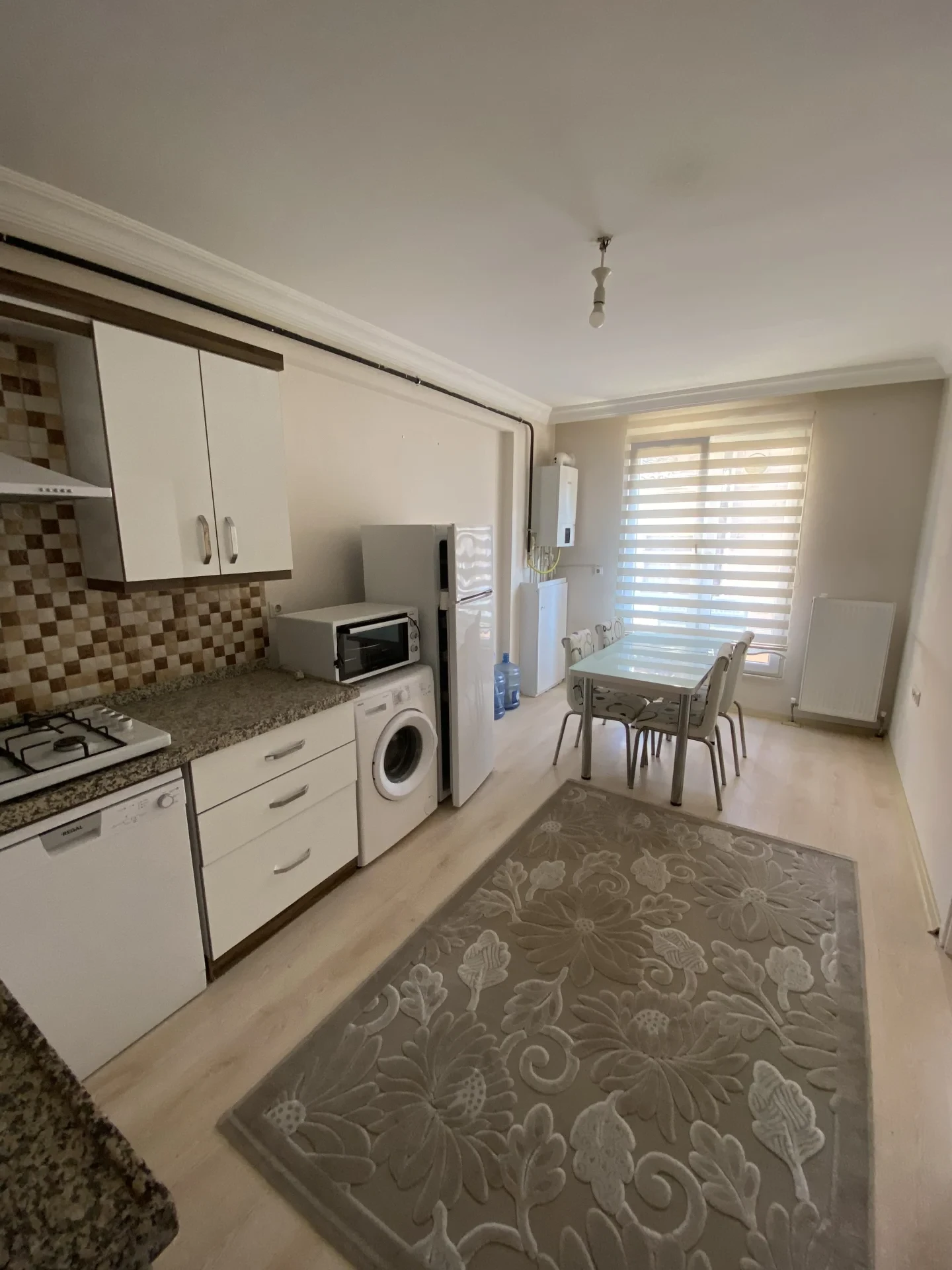 2+0   CUMHURİYET CADDESİ CAMİCEDİR SOKAK / MERZİFONUN GÖZ BENEĞÜNDE