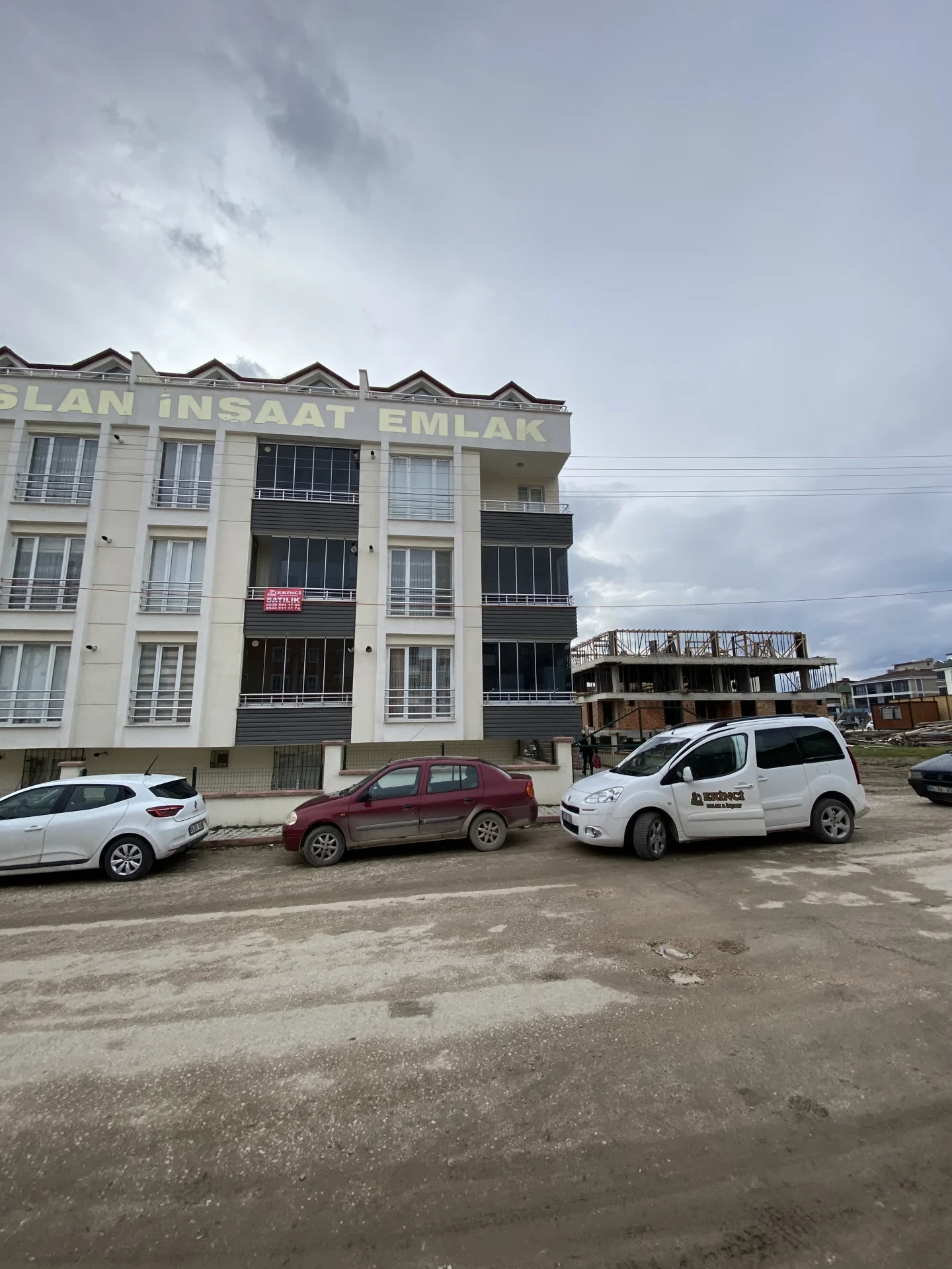 BAHÇELİEVLER MAHALLESİ HASTANE ÖNÜ YENİ 1+1