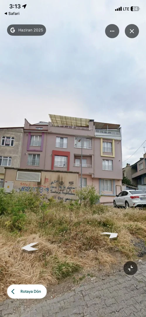ÇARŞI MERKEZDE BELEDİYE KARŞISI 1+1 ( EŞYALI )
